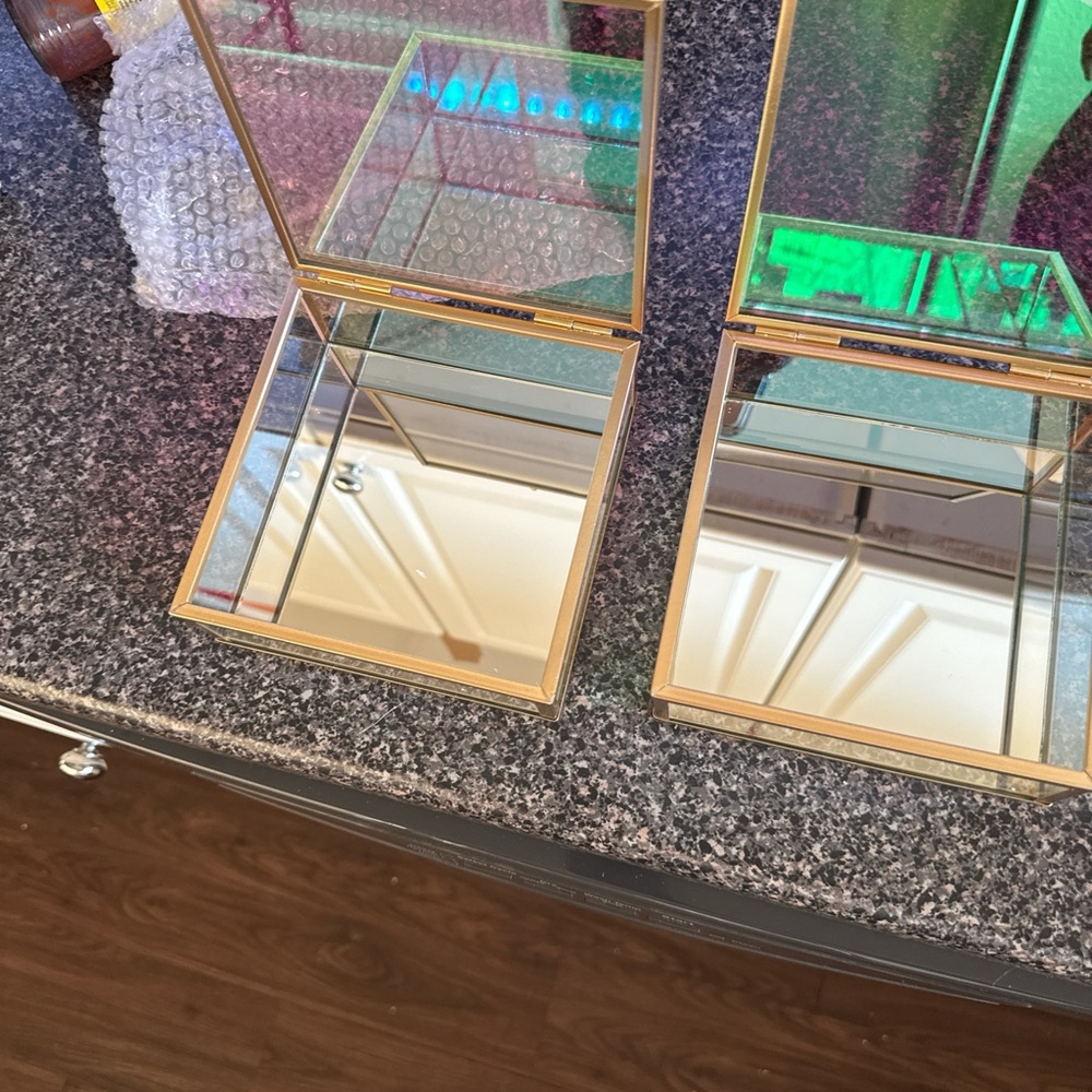 Colorful Glass Trinket Box with Gold Edging - Picture 4 of 6